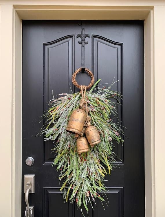 18 Breathtaking Christmas Door Wreaths That Are Begging To Be Stolen By Neighbors — DESIGNED