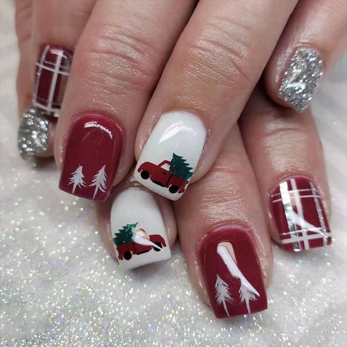 24 Pcs Christmas Press on Nails Short Square - SHANRUN Xmas Red Fake Nails Press ons Nail Art Tip Glue on Nails Full Cover Artificial Acrylic False Nails Stick on Nails with Silver Glitter Grid Design