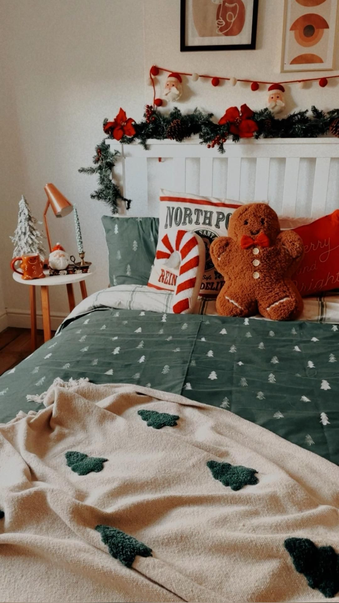 Autumn to Christmas Bedroom Transformation 🎄🤶🏻💫 @pintsizedphoto