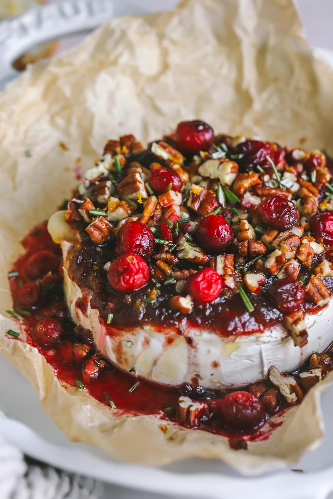 Easy Cranberry Pecan Baked Brie (holiday appetizer)